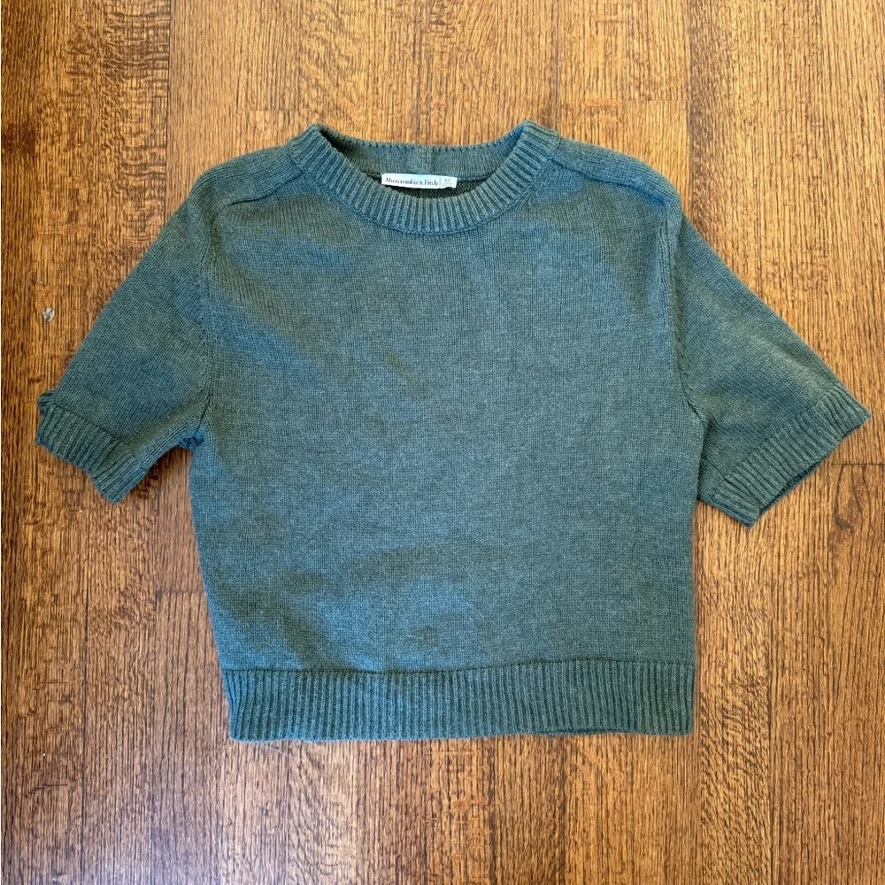 The A&F Madeline Crew Sweater Tee in Green XS - Picture 3 of 5
